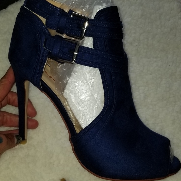 Heels - Picture 4 of 7